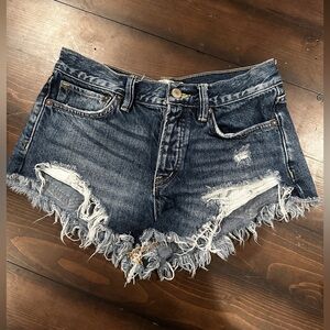 Free People “We the Free” distressed shorts size 24